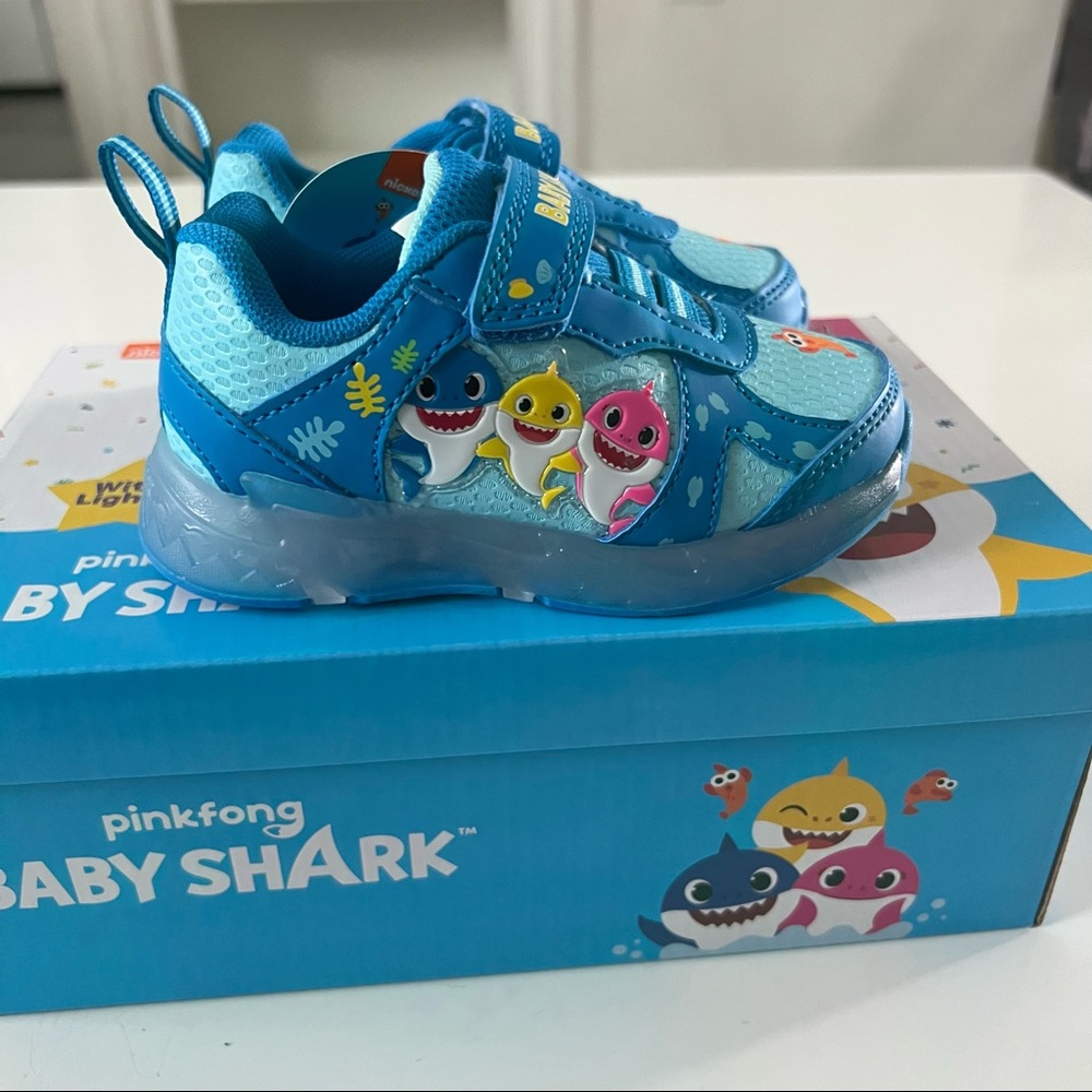 Nickelodeon Baby Shark Toddler Boys' Sneakers,Light up , Sz: 6 , end 10 - Picture 5 of 9